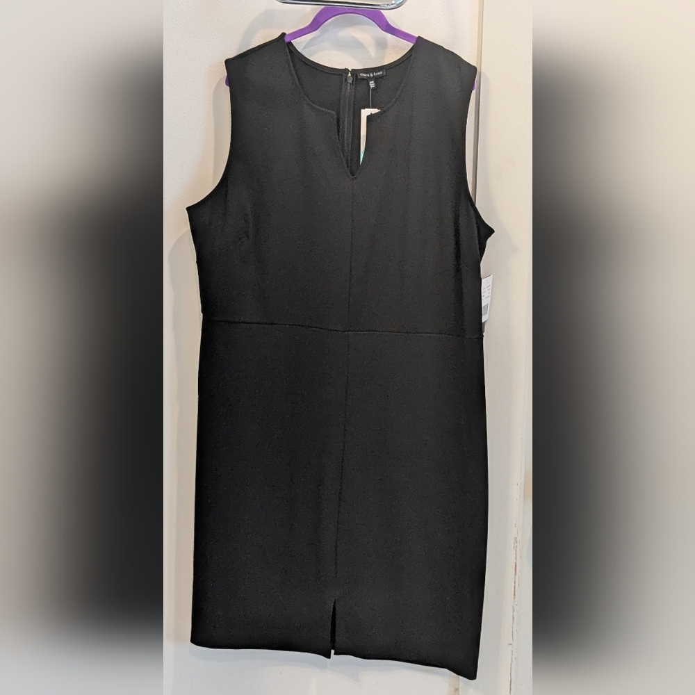 Elegant Black V-Neck Sleeveless Sheath Dress